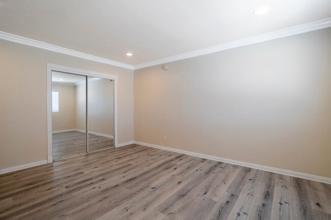 Building Photo - 5354 Lindley Ave