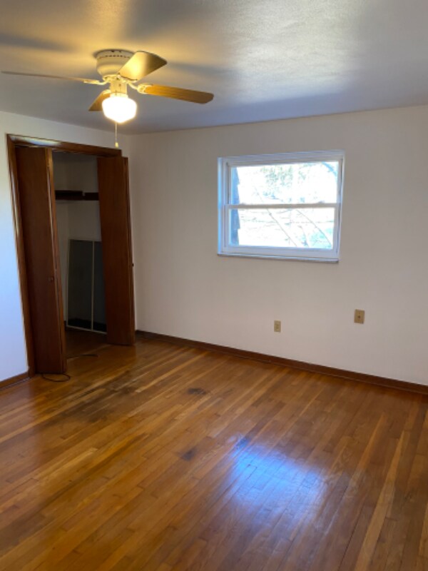 Building Photo - 128 Spring Ln