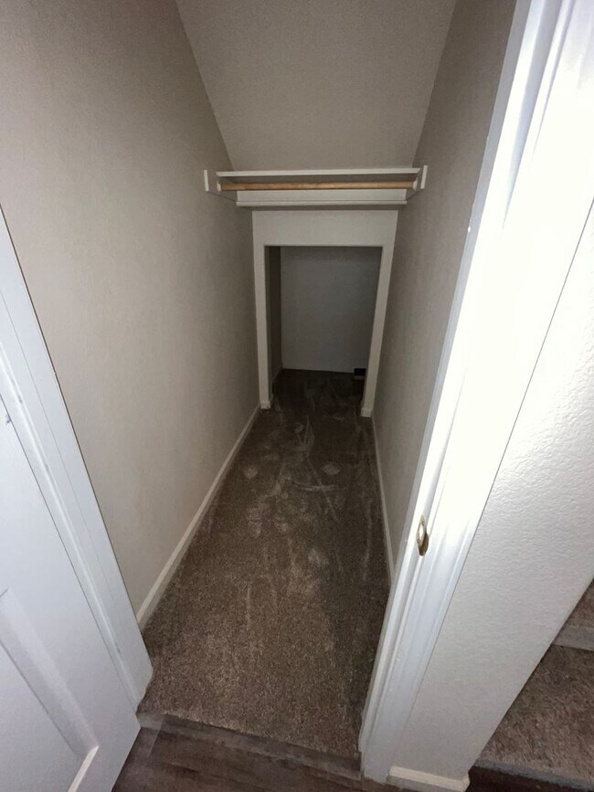 Building Photo - 5 Bed | 3.5 Bath | 2368 SF | 2 Car garage | Two Story | Tenant pays $175 for WS&G