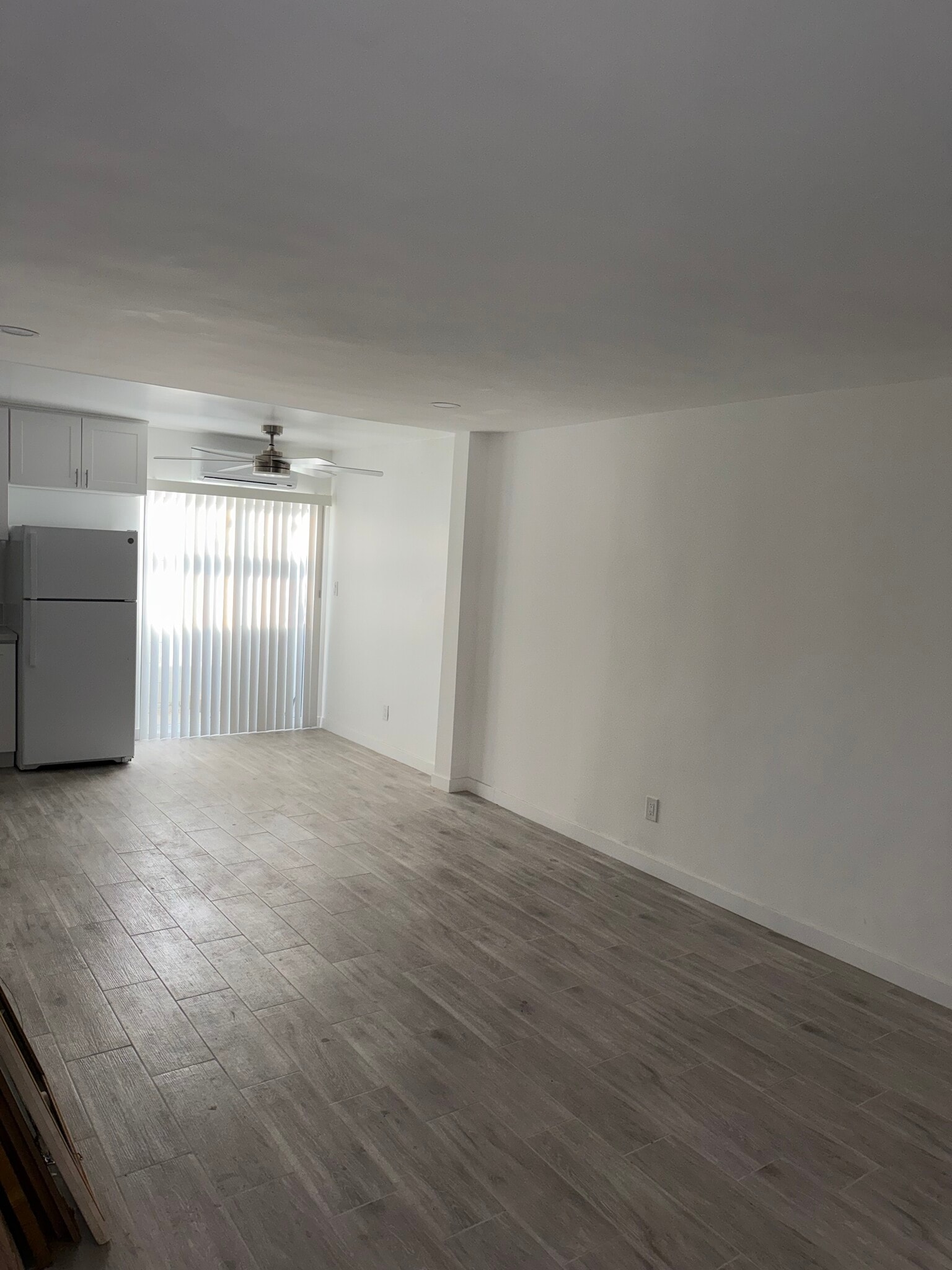 Dime in - 14642 Calvert St