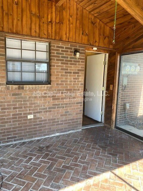 Building Photo - 2 Georgetown Dr