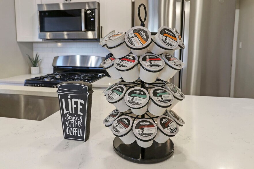 Building Photo - 5015 Main St