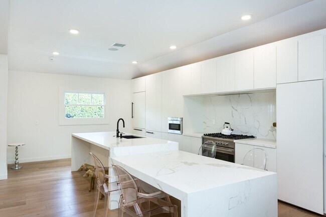Building Photo - 139 Quince St