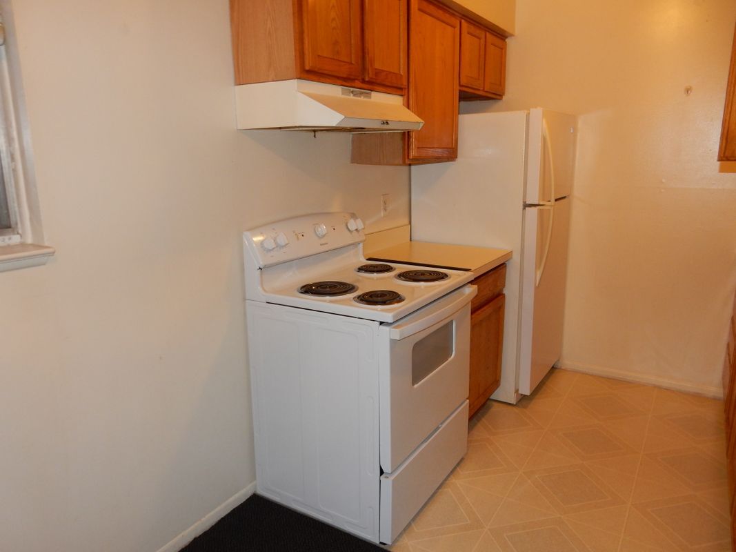 Building Photo - 5110 Maple St