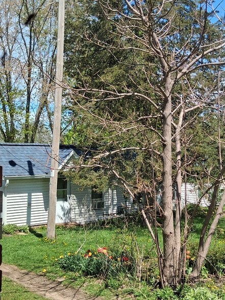 Building Photo - 808 E Holum St