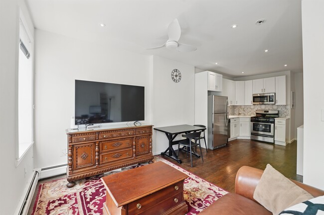 Building Photo - 242 6th St
