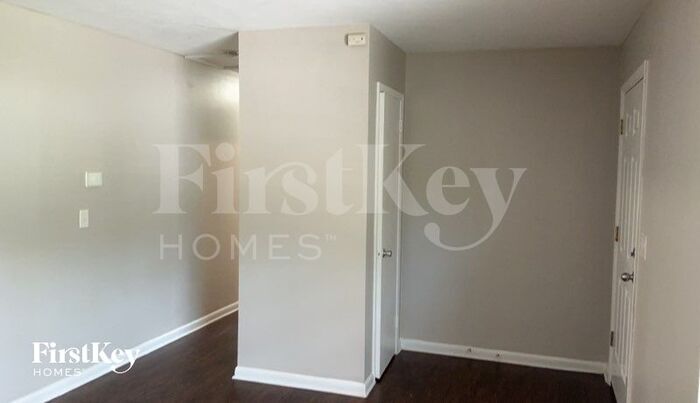 Building Photo - 9331 Forest Hills Dr