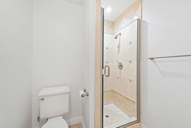 Building Photo - Newport Beach Townhome
