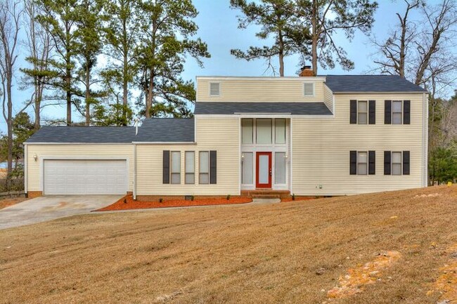 Building Photo - Spacious Three Bedroom in Goshen Lake