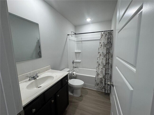 Building Photo - 144 Briarwood Dr E