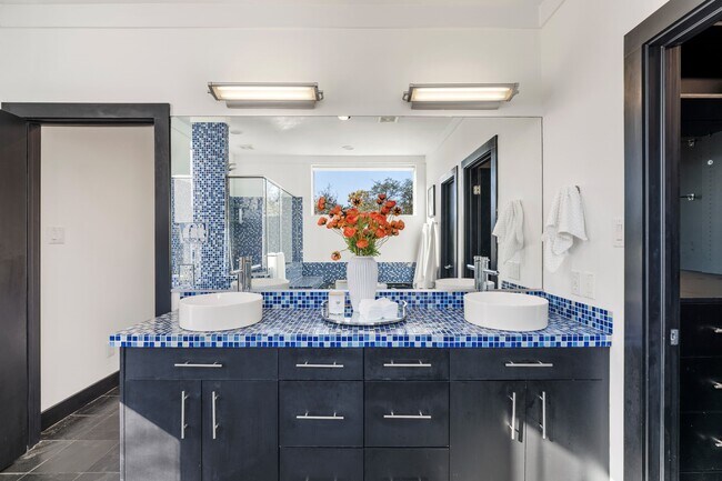 Building Photo - 162 Vieux Carre Dr