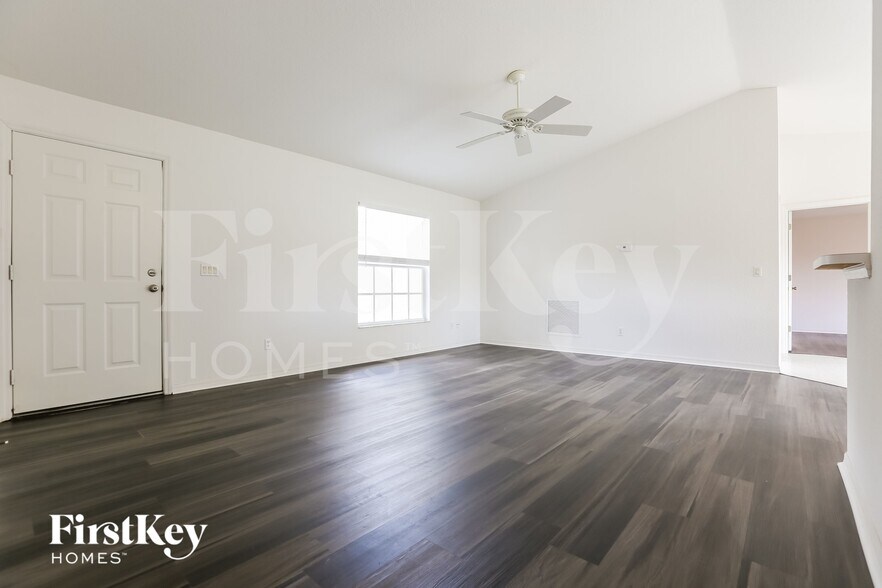 Building Photo - 11092 Vanessa Ave