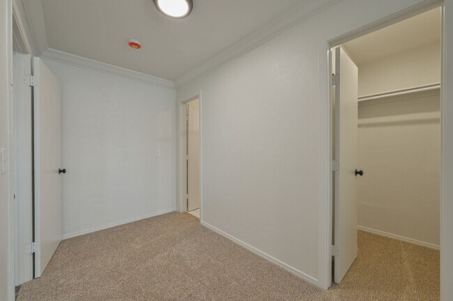 Building Photo - 416 Betty Ln