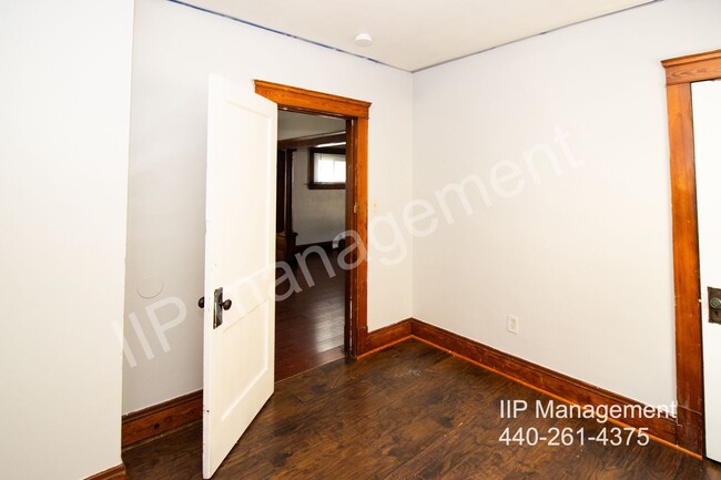 Building Photo - Lovely 2 Bed, 1 Bath Apartment in Clevelan...