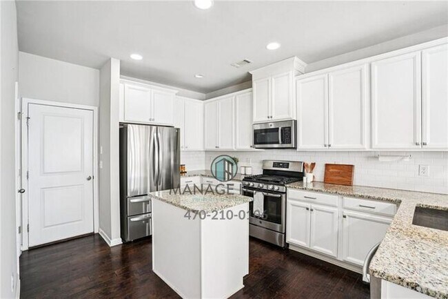 Building Photo - Move-in-ready 3 bedroom townhome in Duluth