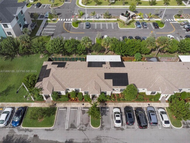 Building Photo - 424 NE 4th Ave