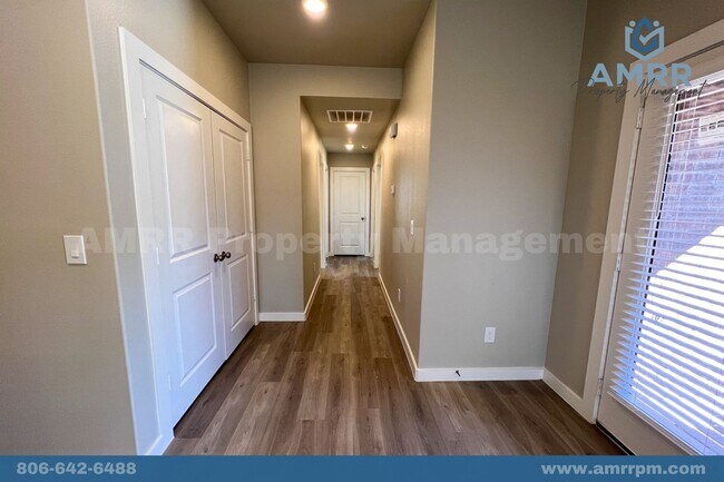 Building Photo - 3 Bedroom Townhome In Harvest Wolfforth!