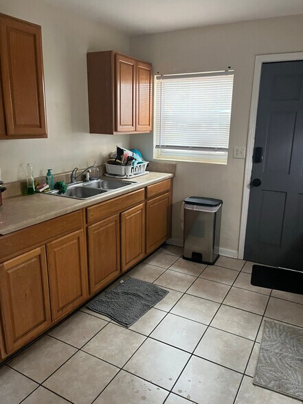 Building Photo - 4586 Park St