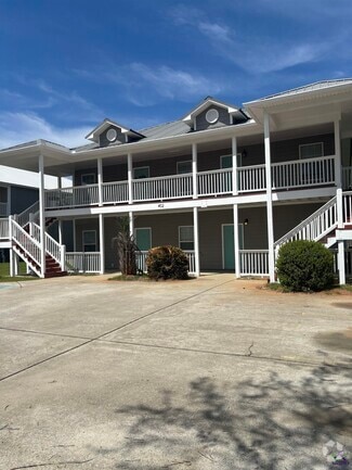 Building Photo - 402 Club Villa Court