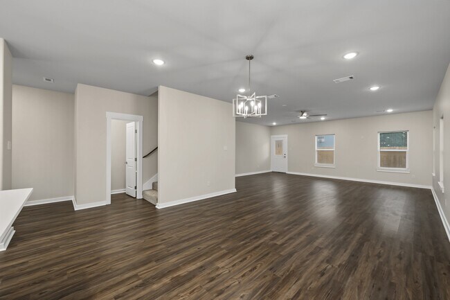 Building Photo - 117 Sun City Ln