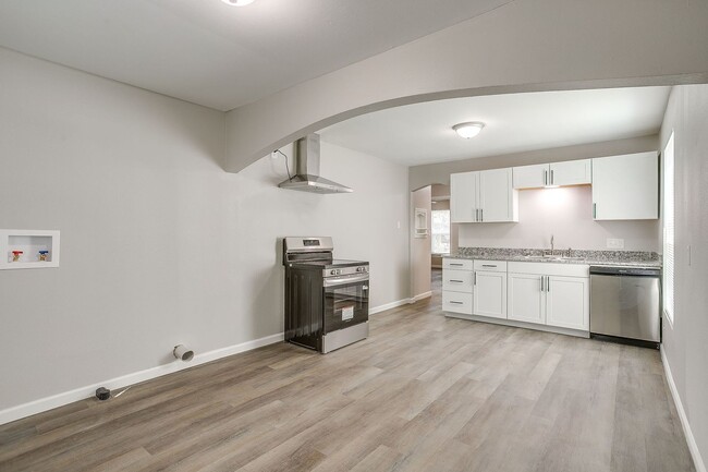 Building Photo - Remodeled 2 Bed 1 Bath Home Ready for New ...