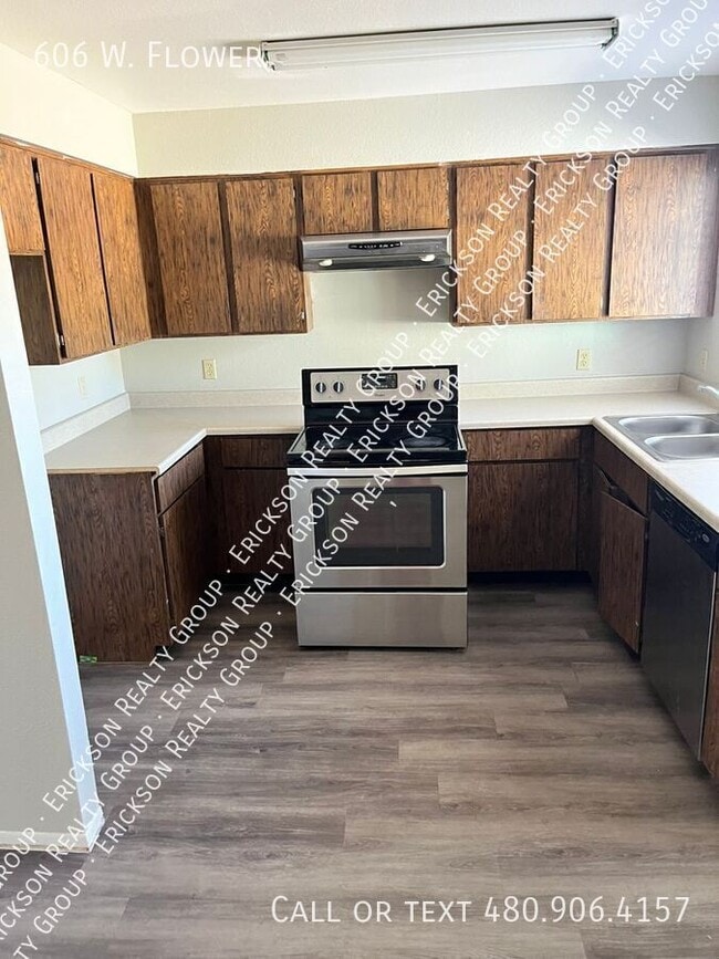Building Photo - 606 W. Flower-