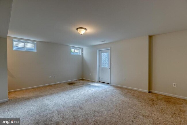 Building Photo - 336 Boxelder Dr