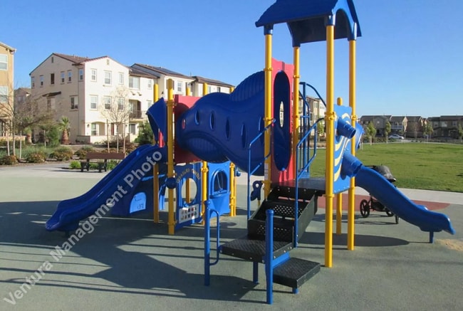 Building Photo - 523 Pioneer St