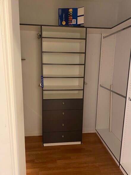 Building Photo - 10650 Holman Ave