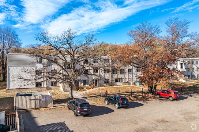 Building Photo - Manitou Ridge Apartments
