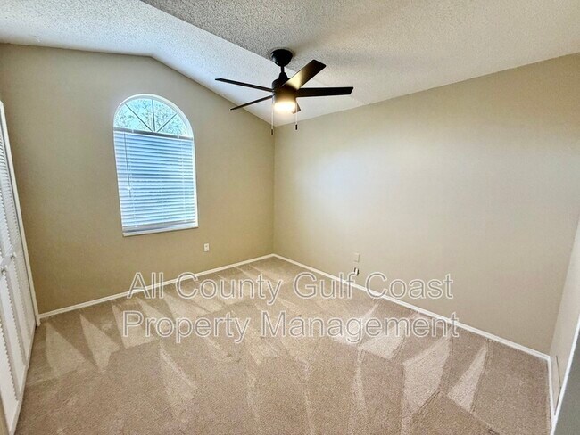 Building Photo - 4935 82nd Pl E