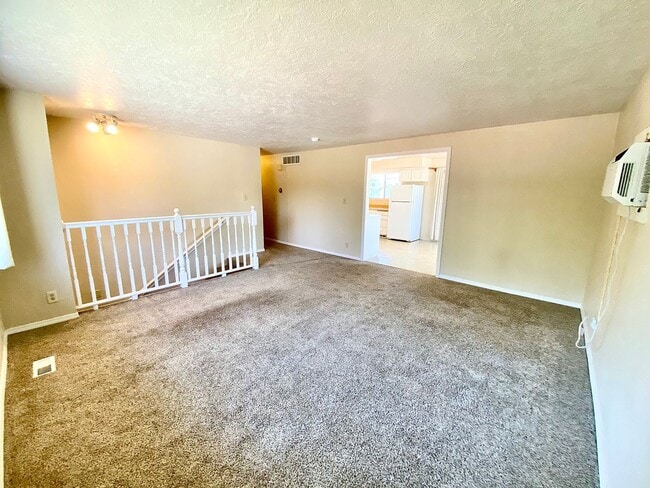 Building Photo - 2 Bedroom 1 Bath Units