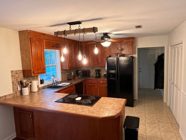 Building Photo - 55 Rolling Pines Dr