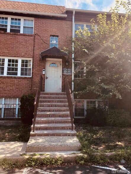 Primary Photo - 281 College Dr