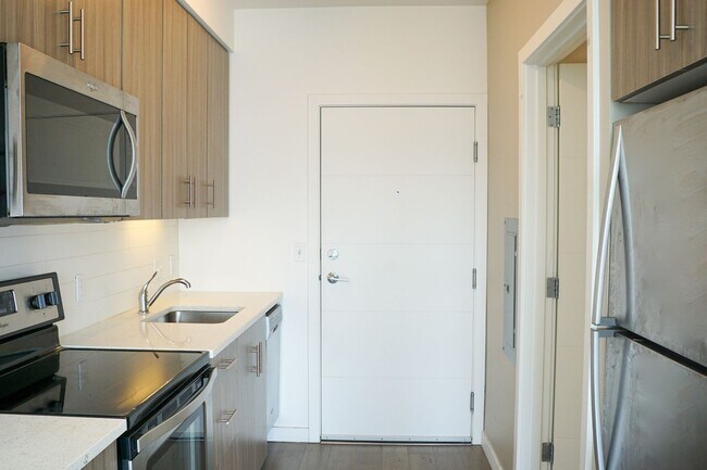 Building Photo - Sellwood: Modern Light & Bright Studio Rea...