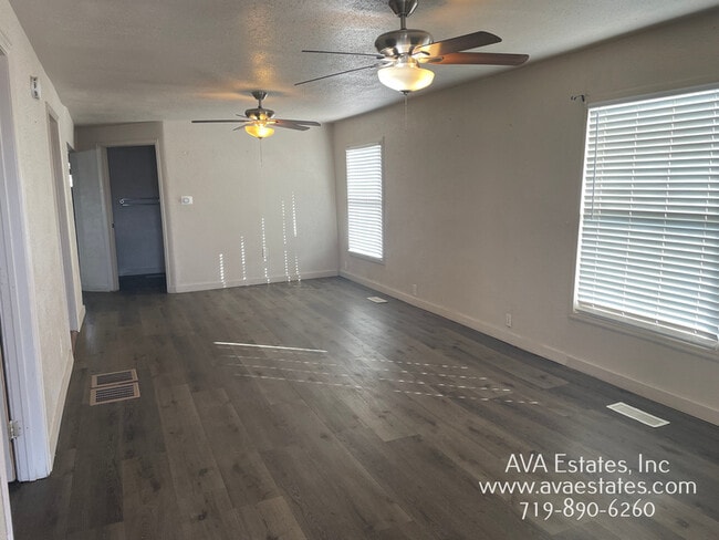 Building Photo - 901 W 17th St