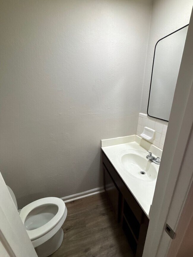 Building Photo - Pineview Pointe Apartments