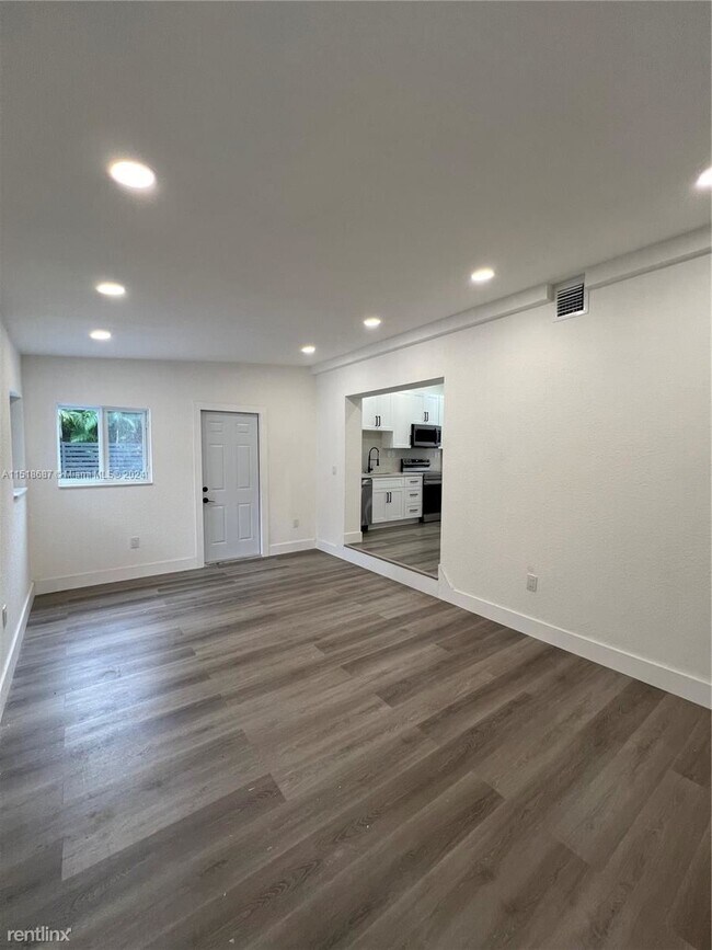 Building Photo - 3 br, 2.5 bath House - 5511 NW 1st Ave # 5511