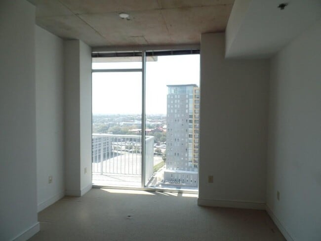 Building Photo - 950 W Peachtree St NW