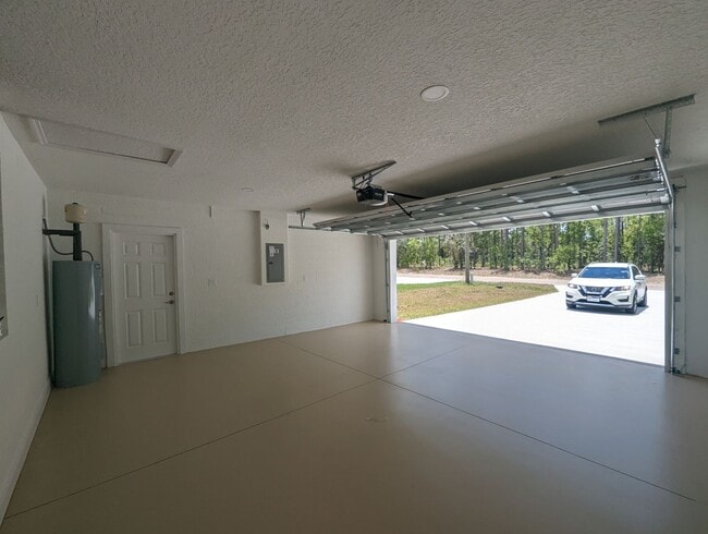 Building Photo - New 3/2/2 fenced home with Many Upgrades i...