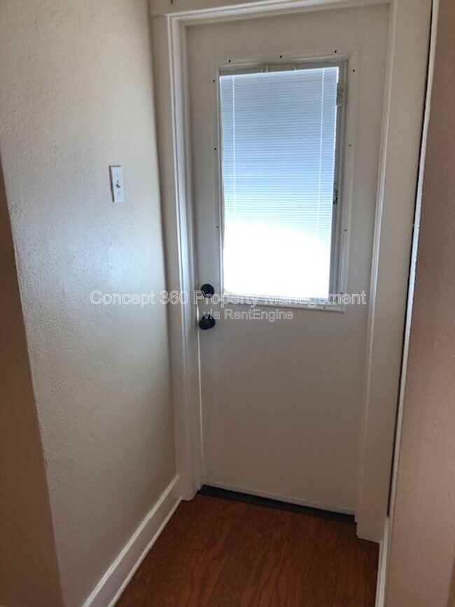 Building Photo - 1144 E Appleton St