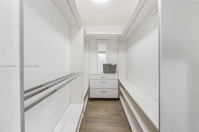Building Photo - 801 NE 76th St