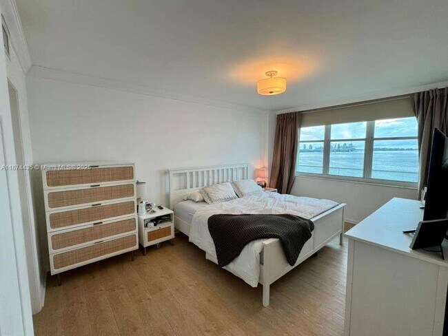 Building Photo - 800 Claughton Island Dr