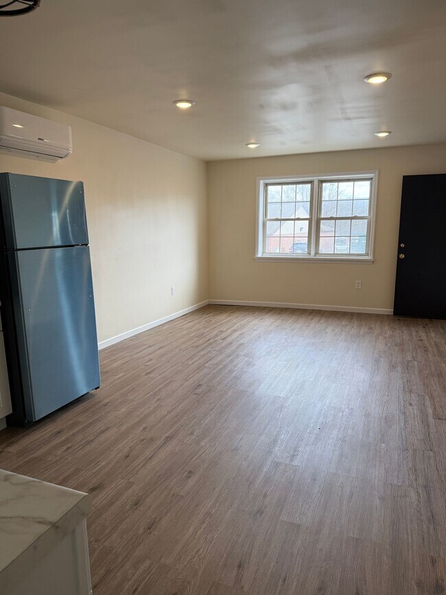 Building Photo - Renovated Apartments on Main Street in Myersville