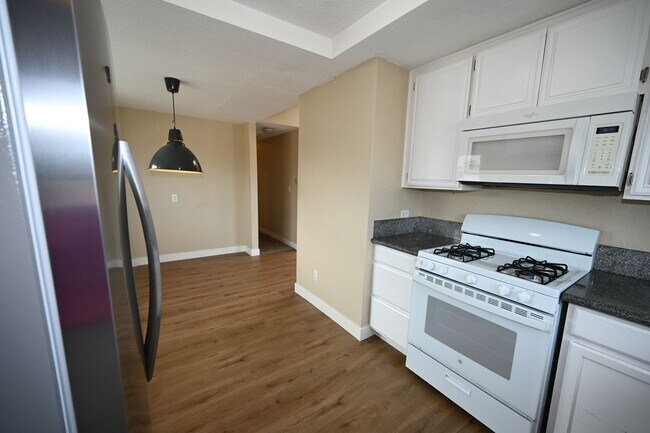 Building Photo - 4672-76LB