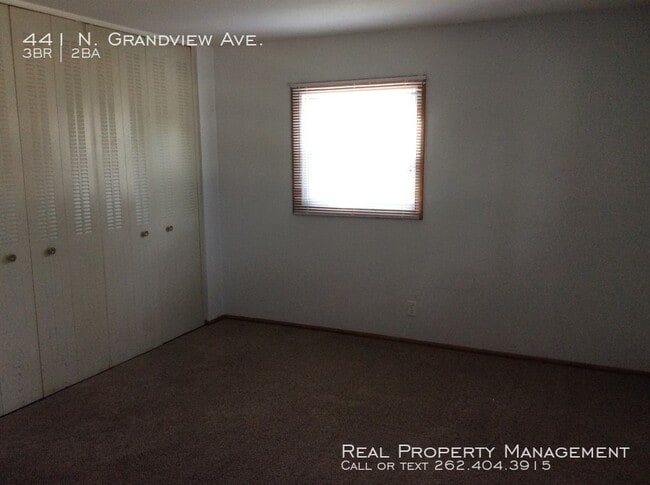 Building Photo - 3 Bedroom 1.5 Bathroom Updated Side by Side!