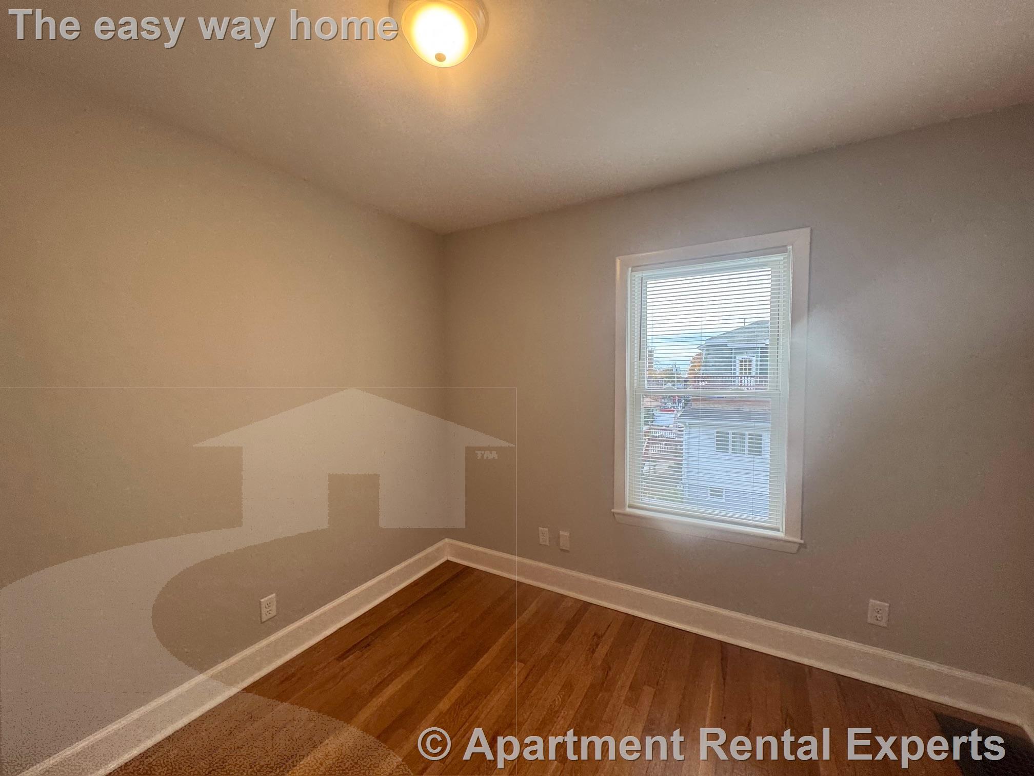 Building Photo - 103 Webster St