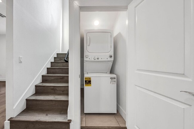Building Photo - 1235 W 37th Pl