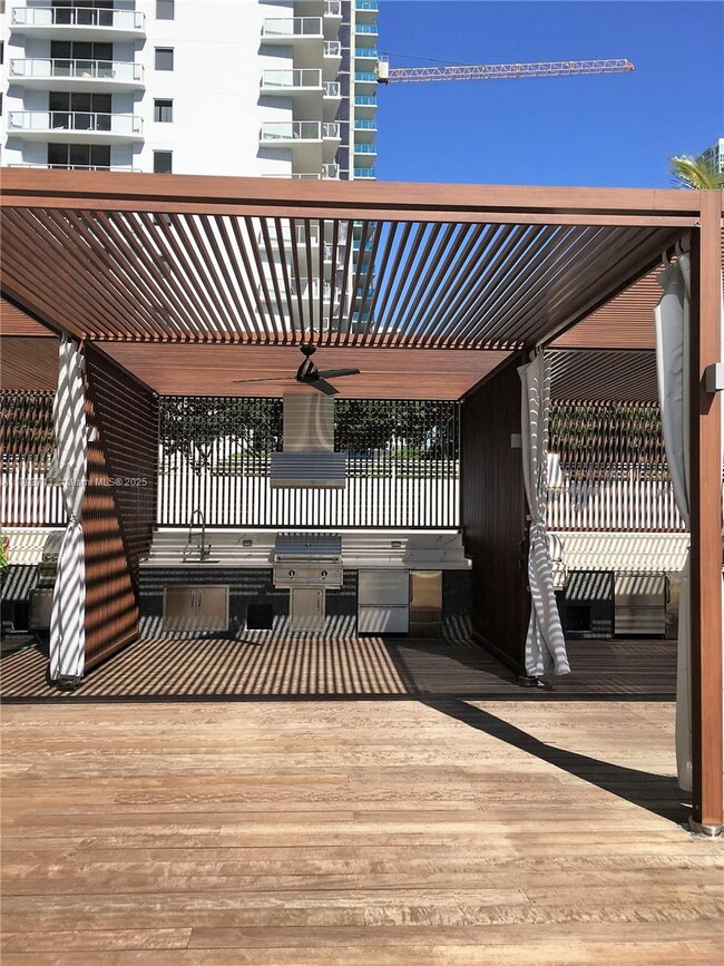 Building Photo - 1080 Brickell Ave