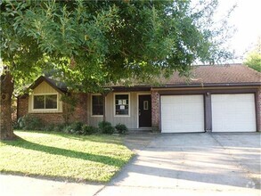 Building Photo - Come enjoy this 3 bedroom, 2 bath home wit...